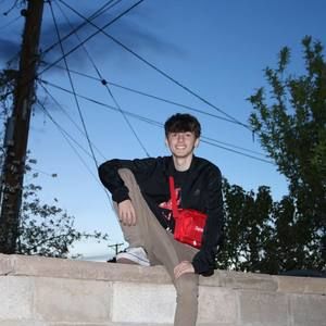 Meet your Posher, Casey